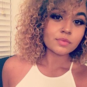 Meet your Posher, Dakota